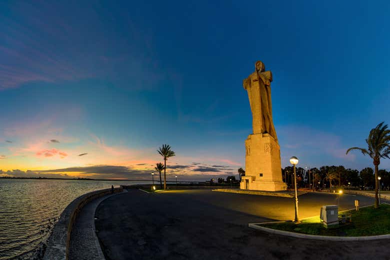 Paseo en barco al Muelle de las Carabelas