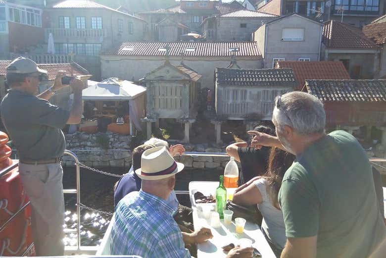 Paseo en barco por la ría + Degustación de mejillones