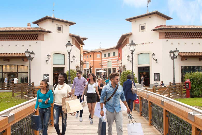 Tour de compras por los outlets de Florencia - Galería 1