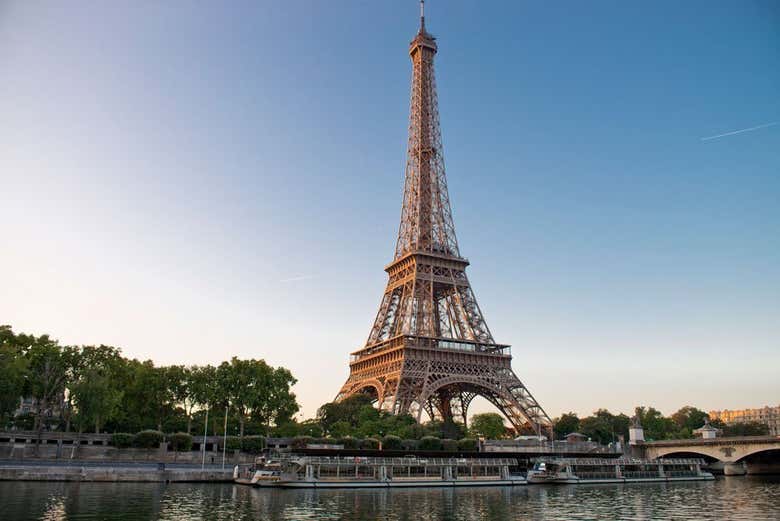 Entradas a la 1ª y 2ª planta de la Torre Eiffel + Crucero por el Sena