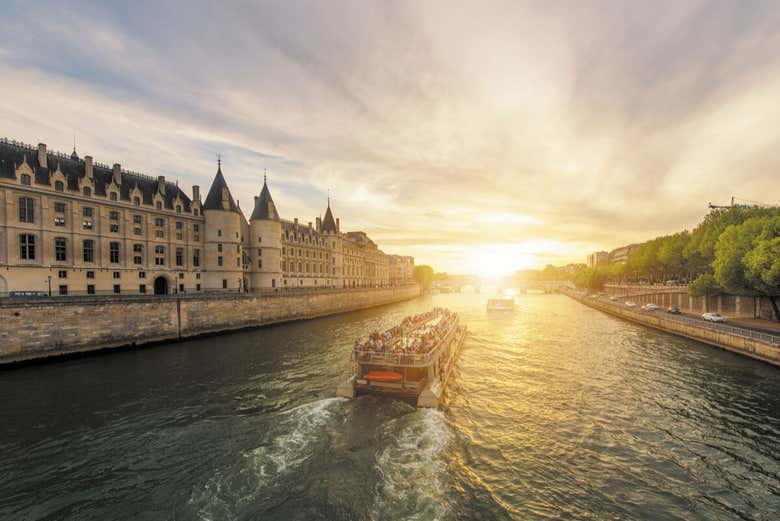 Go City Paris Explorer Pass