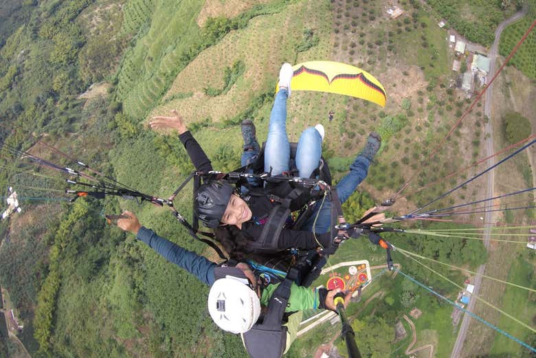 Vuelo en parapente por el Quindío