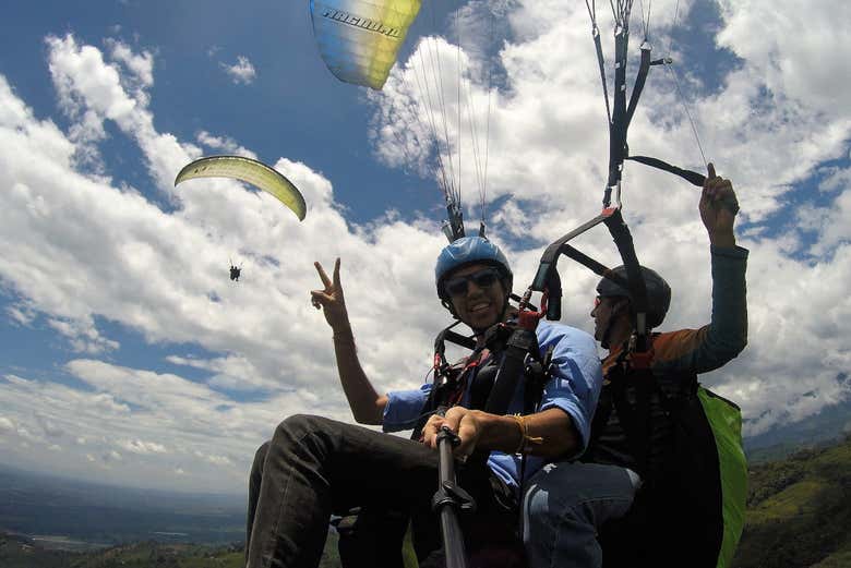Vuelo en parapente por el Quindío