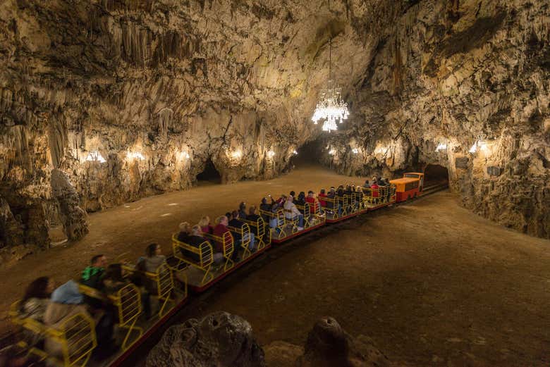 Excursión a la cueva Postojna y castillo de Predjama