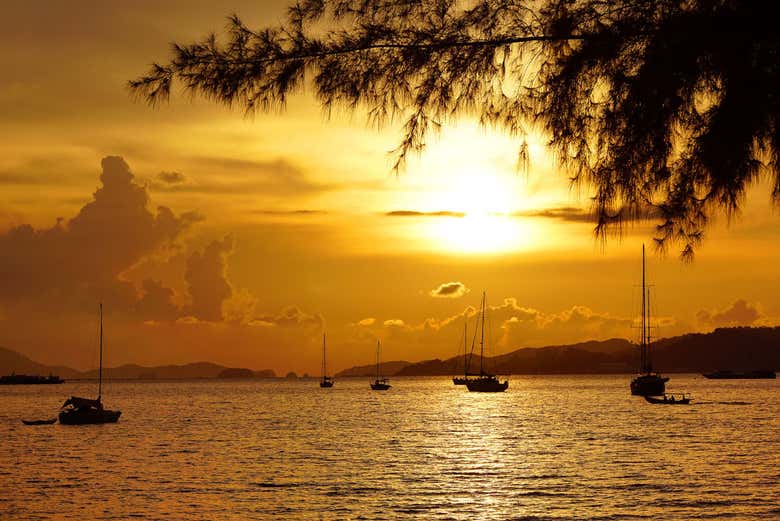 Paseo en barco por Langkawi al atardecer