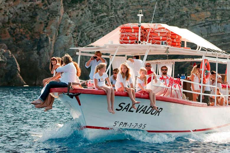 Paseo en barco por las calas de Ibiza