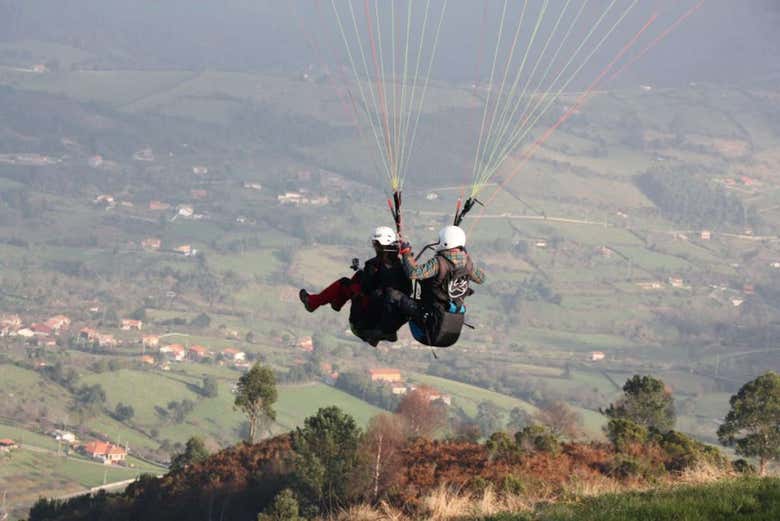 Vuelo en parapente por Gijón