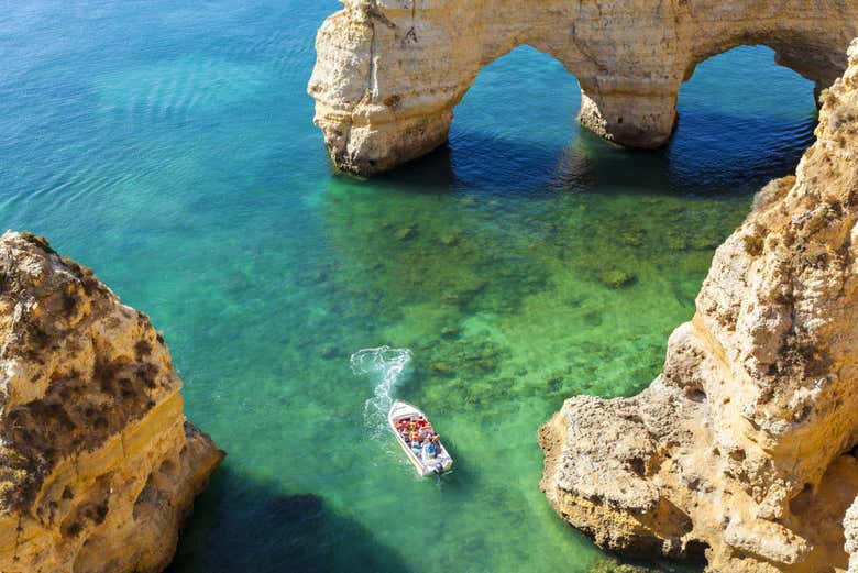 Paseo en barco privado por el Algarve