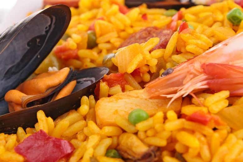 Paseo en barco por la ría de Arosa con comida