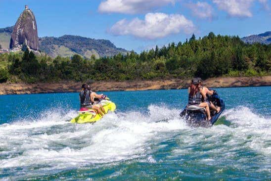 Alquiler de moto de agua en el embalse de Guatapé