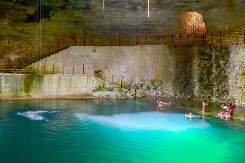 Comida buffet y espectáculo nocturno en Chichén Itzá