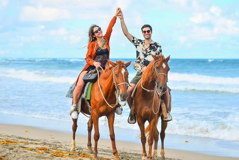 Paseo a caballo por la playa El Limón