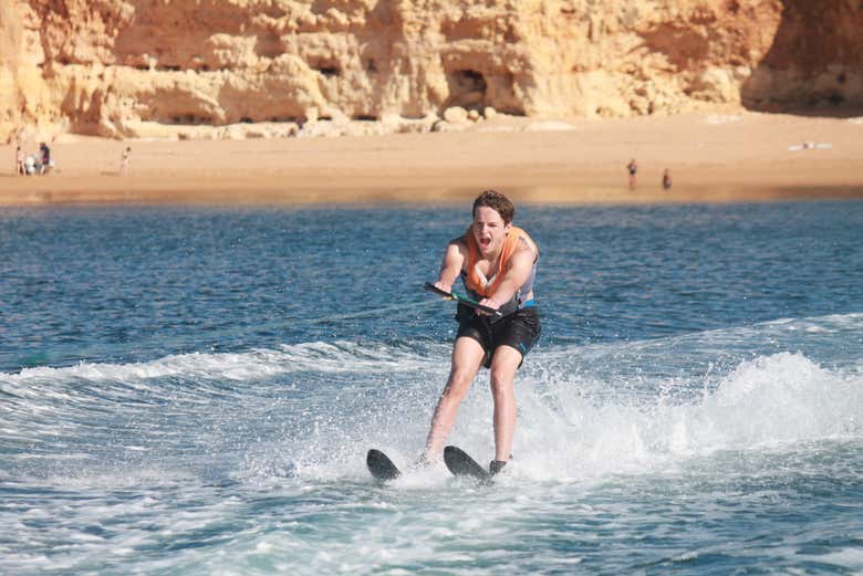 Esquí acuático o wakeboard en Armação de Pêra