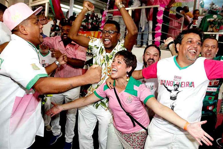 Visita a un ensayo de una escuela de samba