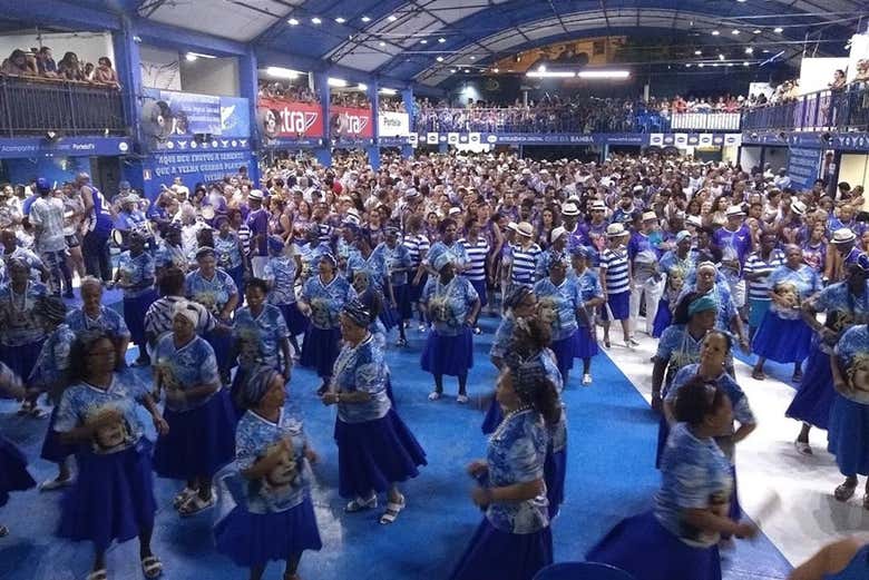 Visita a un ensayo de una escuela de samba