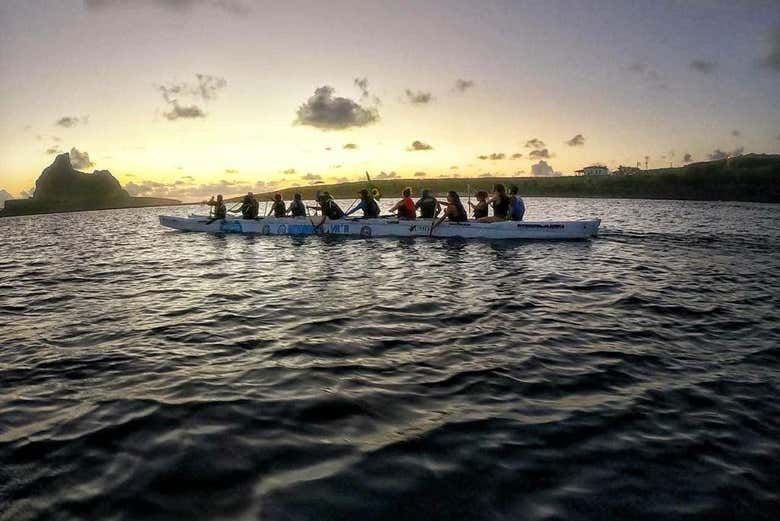 Tour en canoa polinesia por Fernando de Noronha