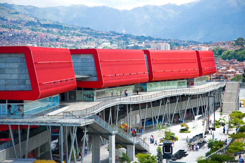Tour por el Parque Explora y el Pueblito Paisa