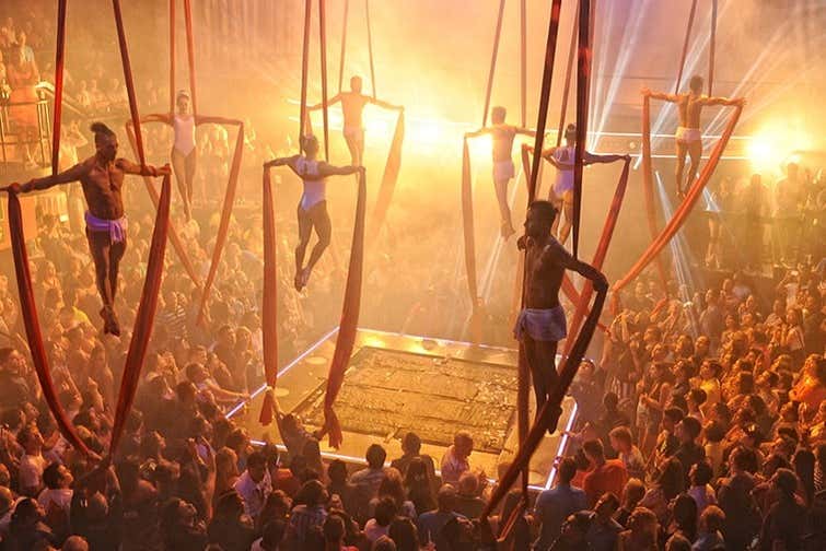 Fiesta en la discoteca Coco Bongo