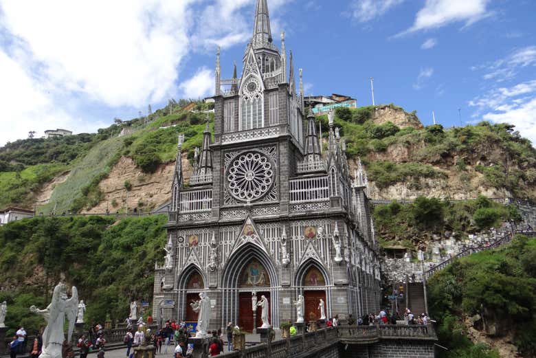 Excursión al Santuario de Las Lajas y cementerio de Tulcán