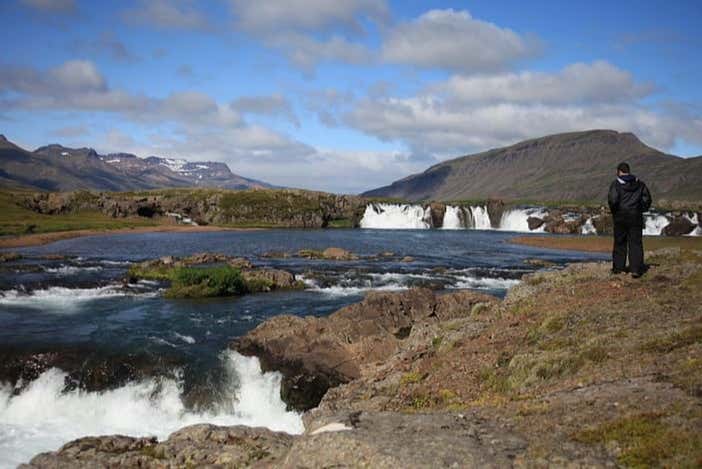 Cascadas y valles de la costa este de Islandia