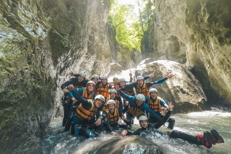 Descenso de cañones en los Alpes suizos