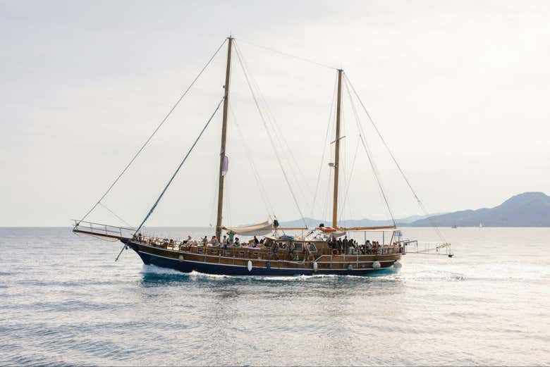 Paseo en barco por la Riviera de Atenas
