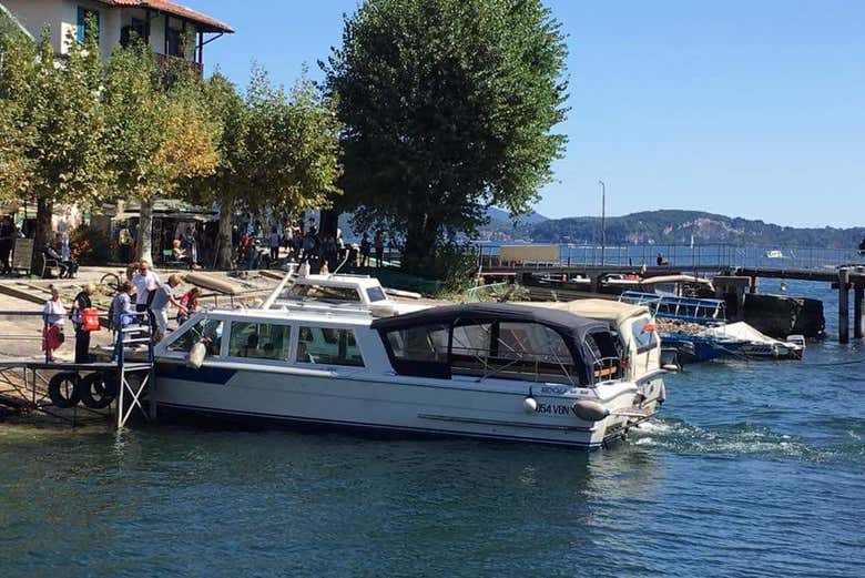Barco turístico a la isla de los Pescadores