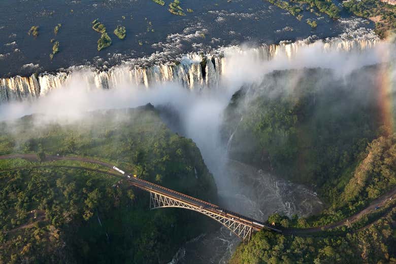 Senderismo y tirolina en las Cataratas Victoria