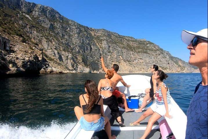Paseo en barco privado por Arrábida