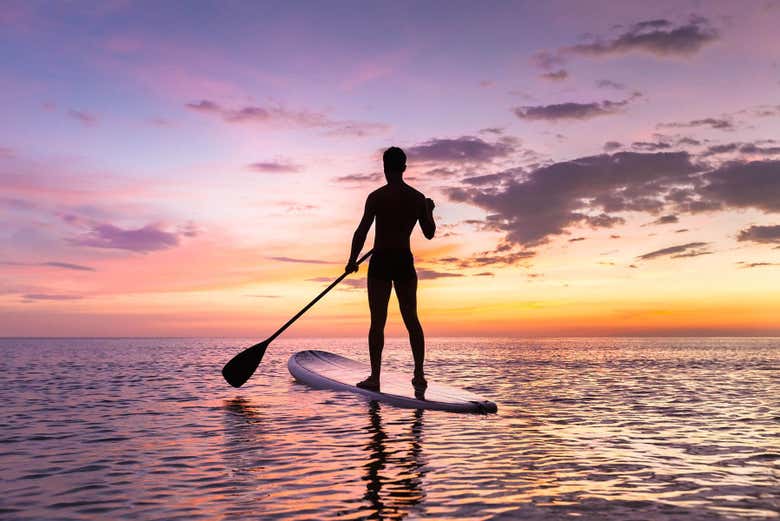 Paddle surf al atardecer