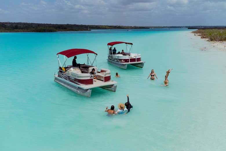 Paseo en barco privado por la laguna Bacalar