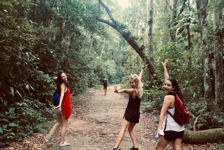 Senderismo por las cuevas y cascadas del Parque Nacional de Tijuca