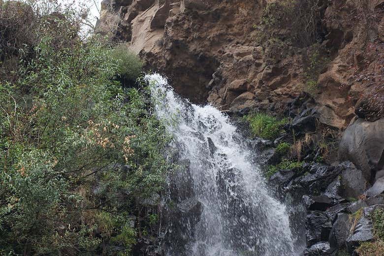 Excursión a las cuevas de Tiristarán y cascada de Chiquimitio