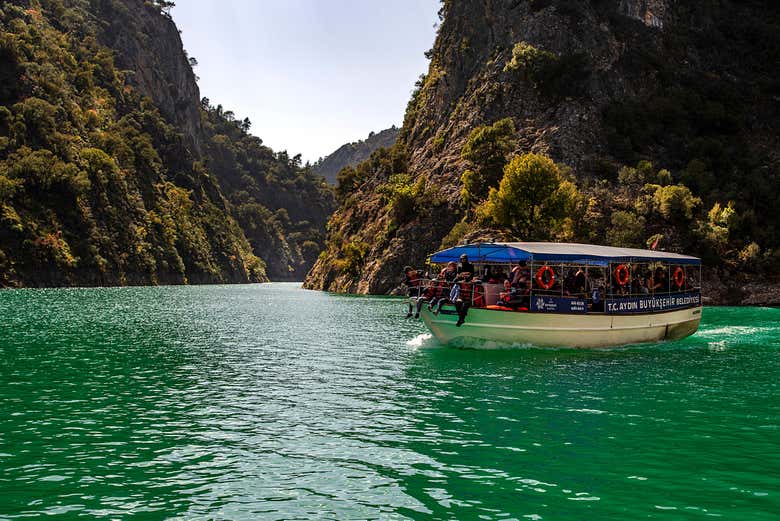 Paseo en barco por el Lago Verde