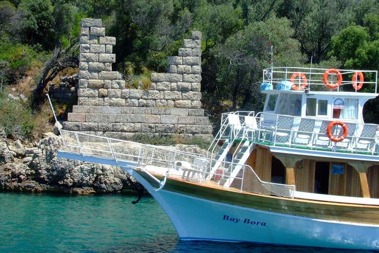 Paseo en barco por el golfo de Gokova