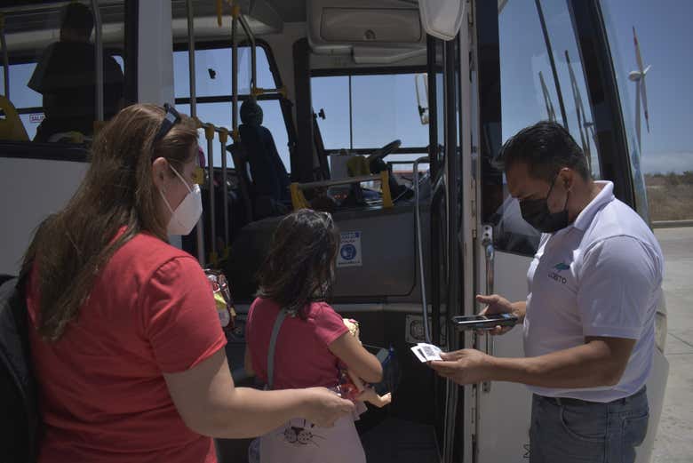 Transporte entre el Aeropuerto de Galápagos y la Isla de Santa Cruz