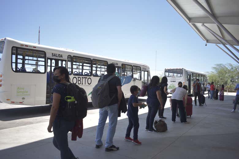 Transporte entre el Aeropuerto de Galápagos y la Isla de Santa Cruz