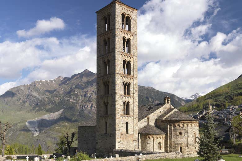 Entrada a las iglesias románicas del Valle de Bohí