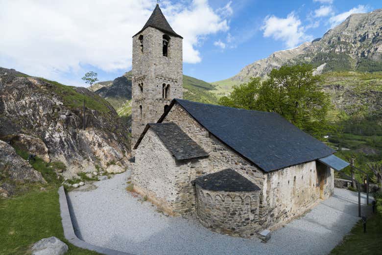 Entrada a las iglesias románicas del Valle de Bohí
