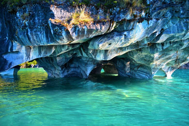 Paseo en barco por las cuevas de mármol de Puerto Tranquilo
