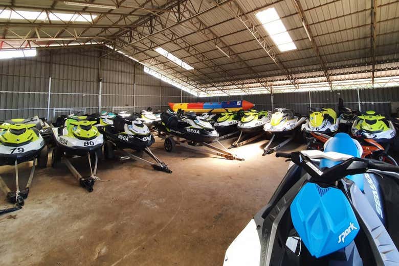 Excursión a Pulau Dayang en moto de agua