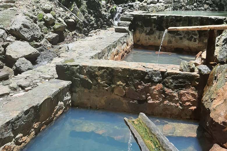 Ruta privada de senderismo por la cascada Aguas Calientes