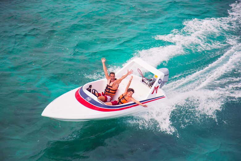 Conducción de lancha rápida por Punta Maroma