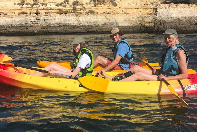 Tour en kayak por las cuevas de Benagil