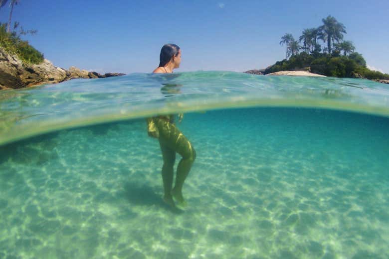 Paseo en barco por las Ilhas Botinas + Playas de Angra dos Reis