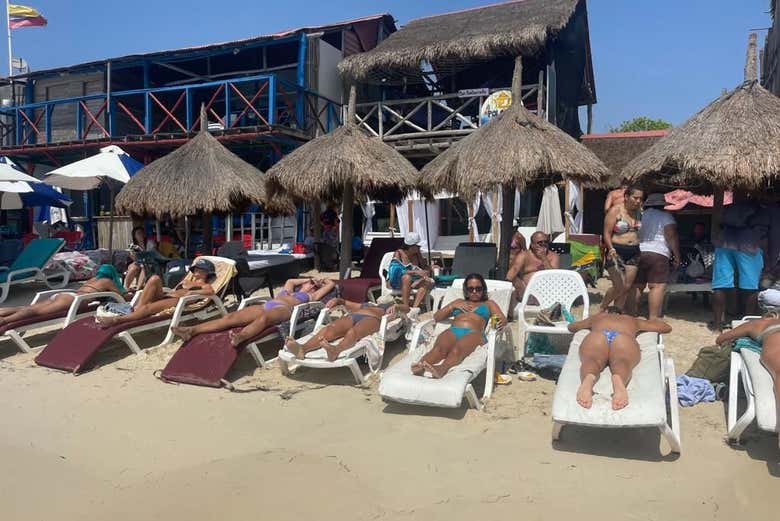 Entrada a un club de playa de Barú