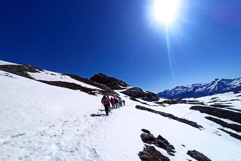 Paseo privado con raquetas de nieve por los Picos de Europa