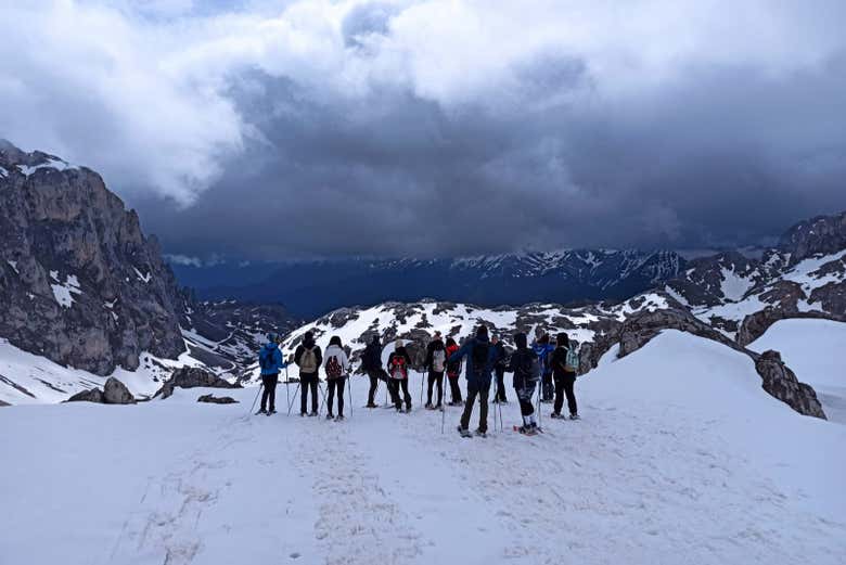 Paseo privado con raquetas de nieve por los Picos de Europa