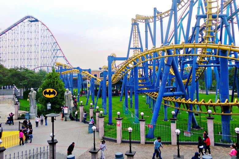 Entrada a Six Flags + Transporte