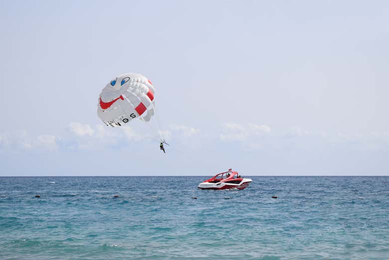 Parasailing en el Mar Rojo